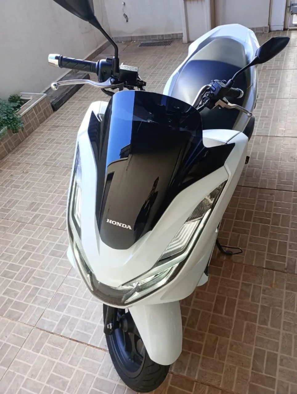 PCX 2023 ABS ZERADA COM 2800 KM SEM DETALHES