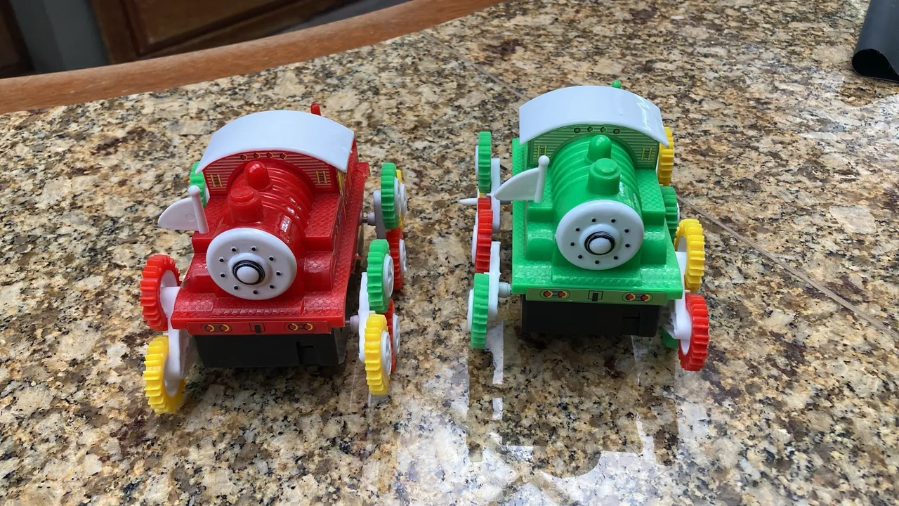 Diversos brinquedos divertidos para meninos