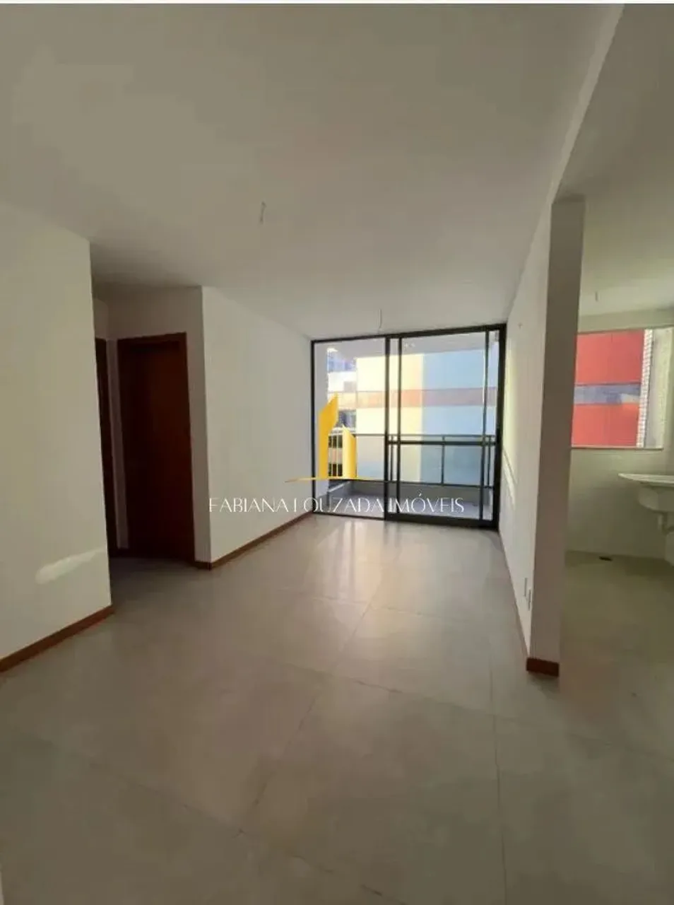 Aluga-se Apartamento 02 quartos com suíte na Praia de Itapoã.