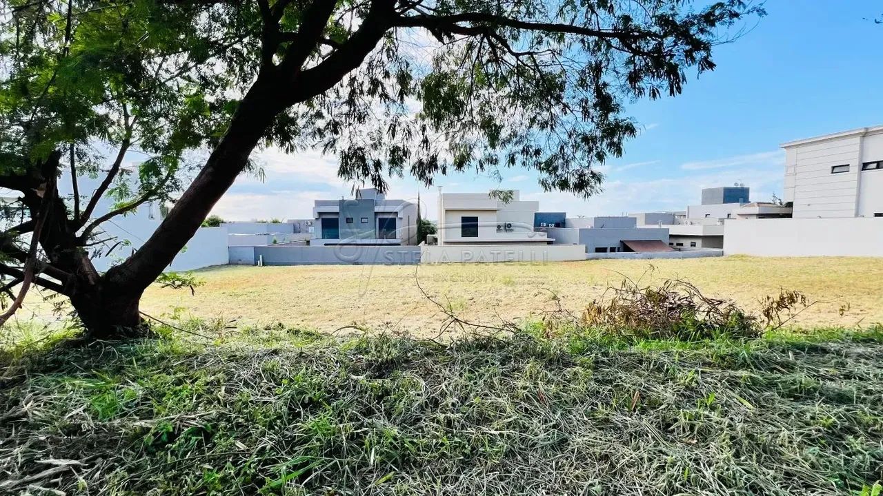 Terreno de Ilha com 370m² à venda em condomínio - Vila do Golfe