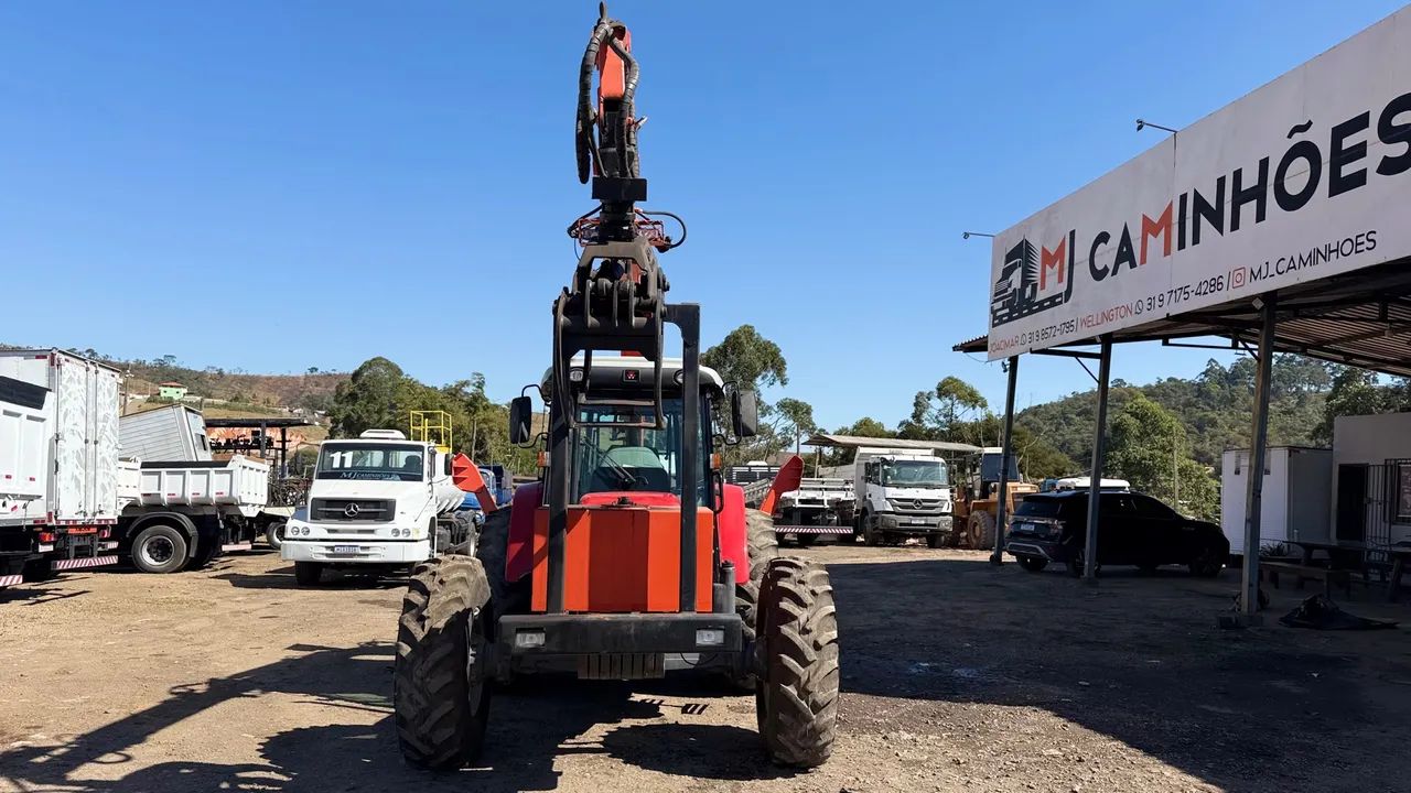 Trator Massey Ferguson com Garra Florestal Ano 2017 - Foto 2
