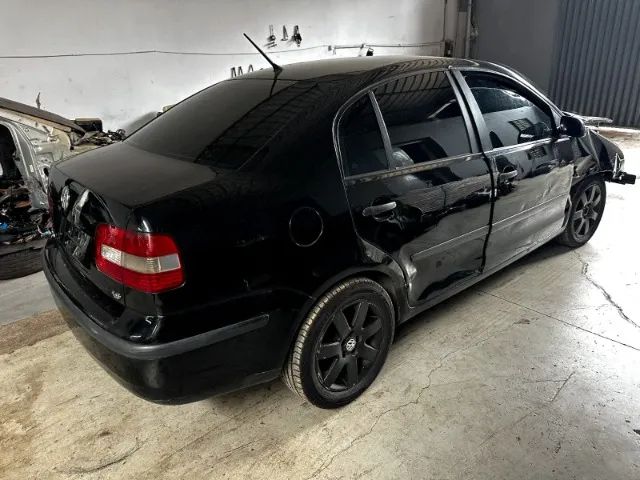 Sucata Disponível pra retirar Peças   Vw Polo Sedan 1.6 8v Flex 2006 ( SUCATA )   (31) 993 - Foto 4