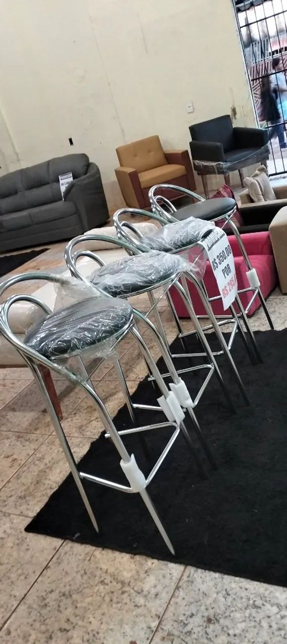 Banquetas Cromadas com Design Moderno