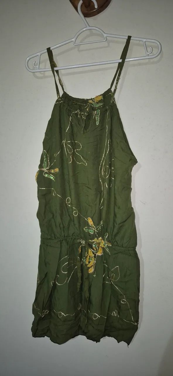 Vestido verde com detalhes dourados - Foto 2