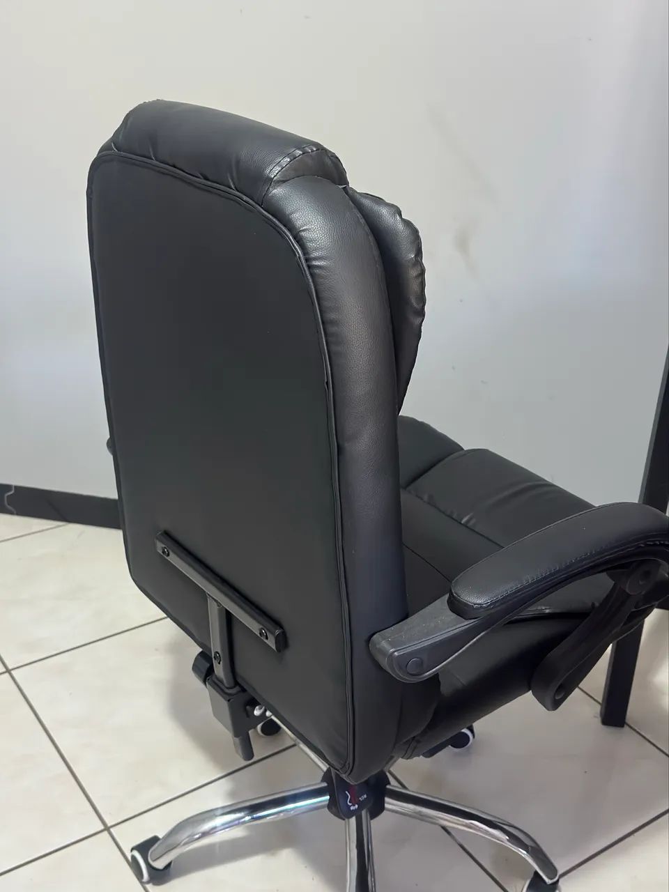 Cadeira Escritório Base Cromada Encosto Alto Regulável 120kg - Foto 2