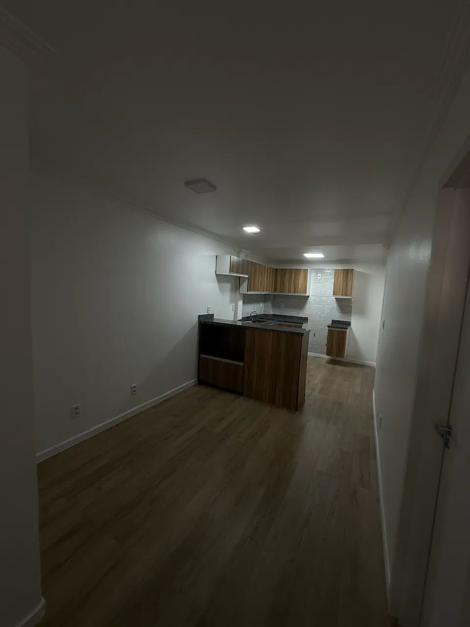 Casa 3 quartos com split e piso vinílico 