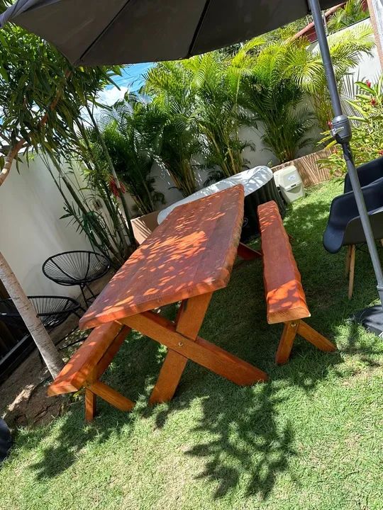 Mesa em madeira rústica 