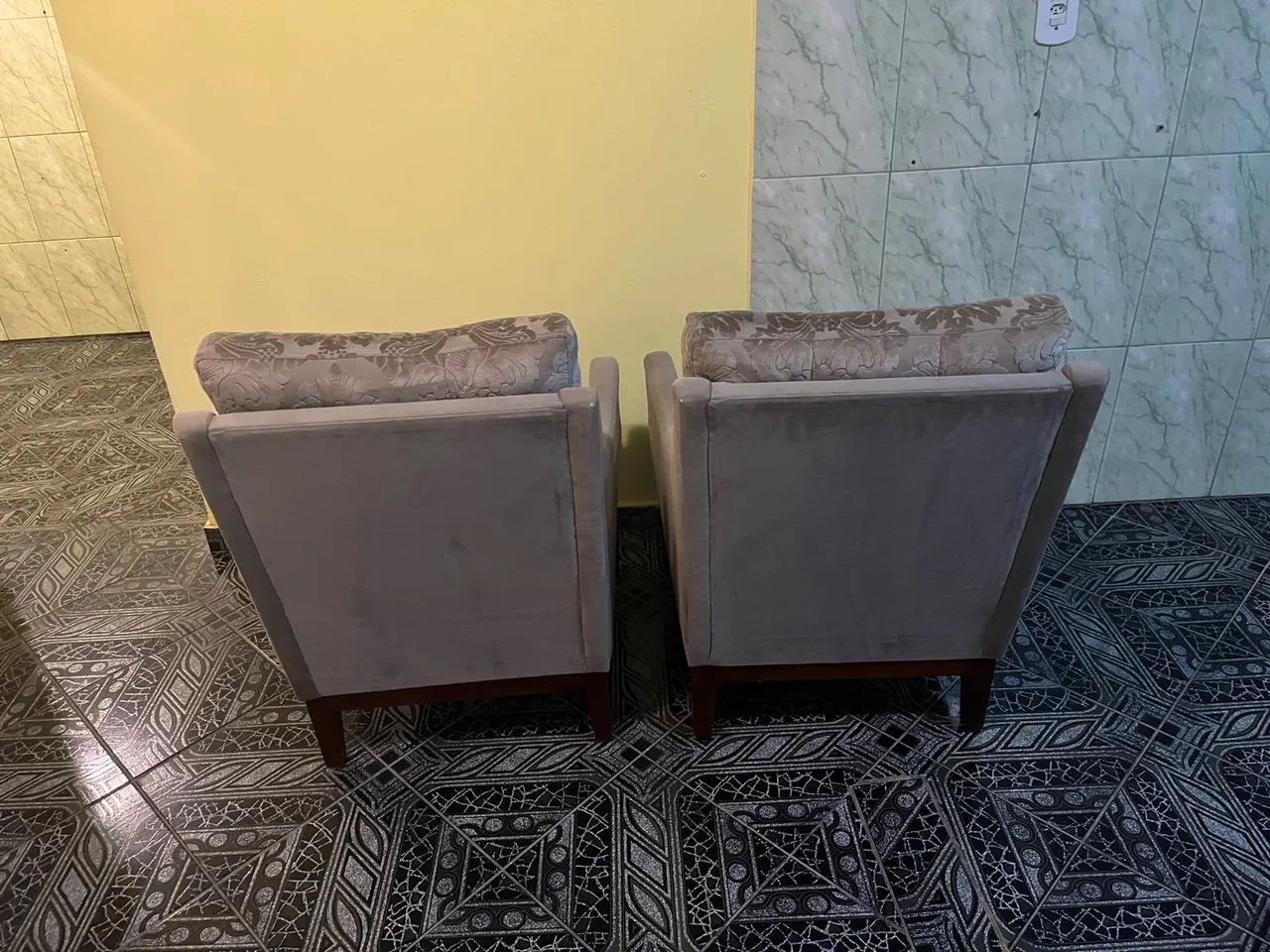 Jogo de poltronas com almofada removível em pereritas condições  - Foto 2