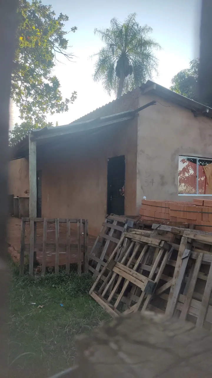 Alugo casa