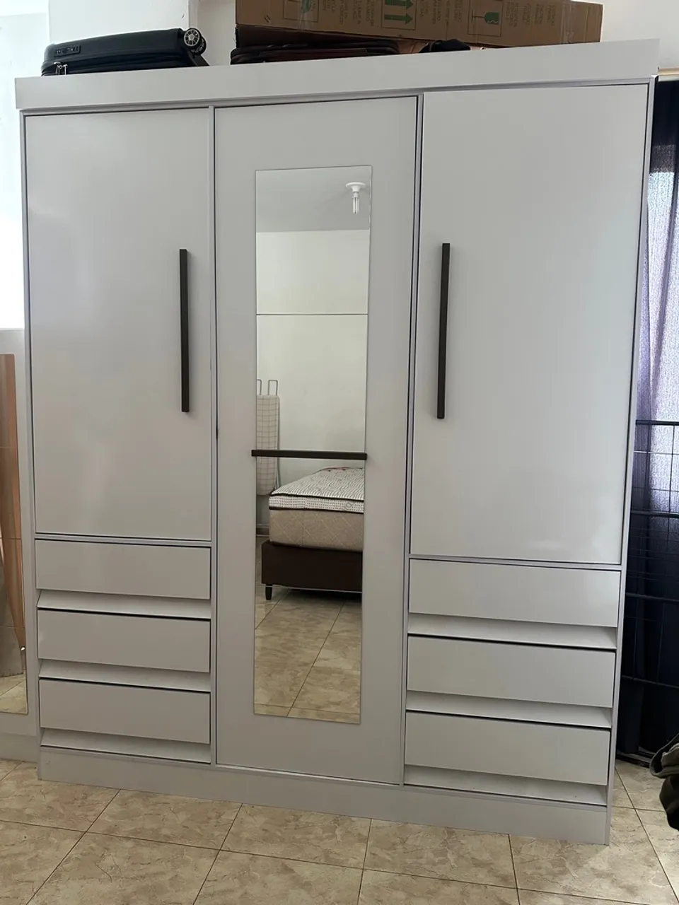 Guarda-Roupa Branco com Espelho