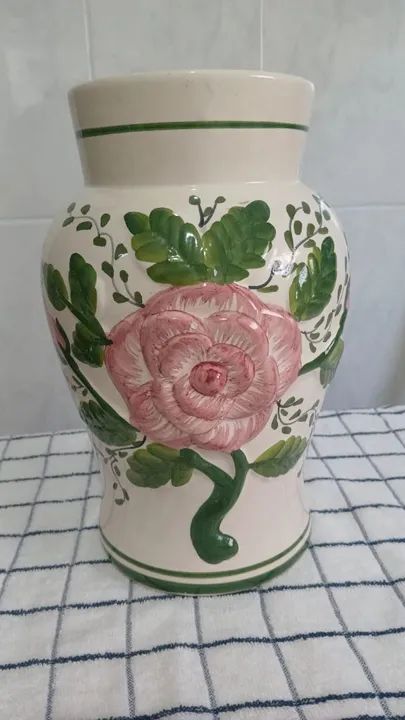Vaso Decorativo de Cerâmica com Flores