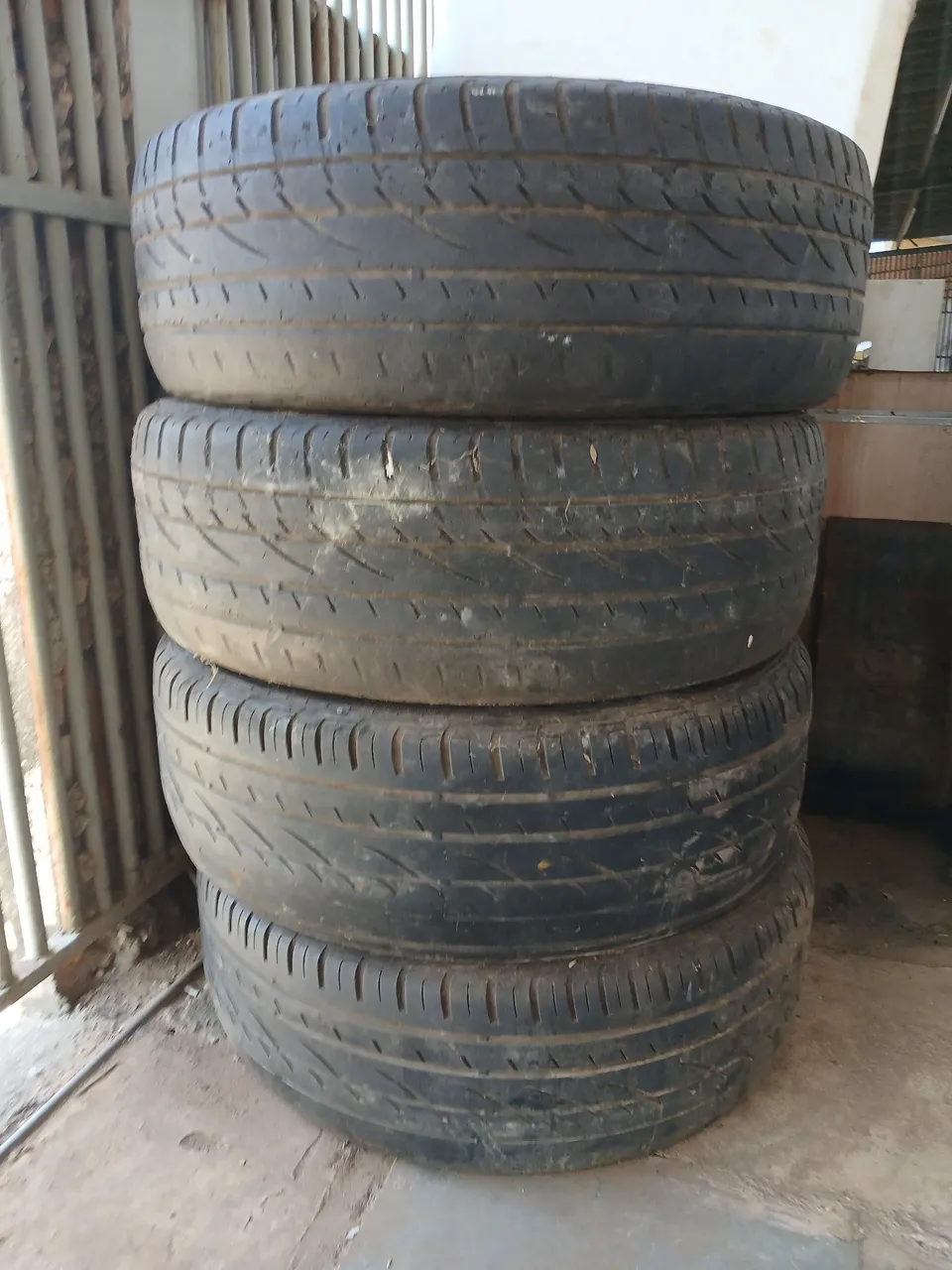 Vendo pneus 225/55 18