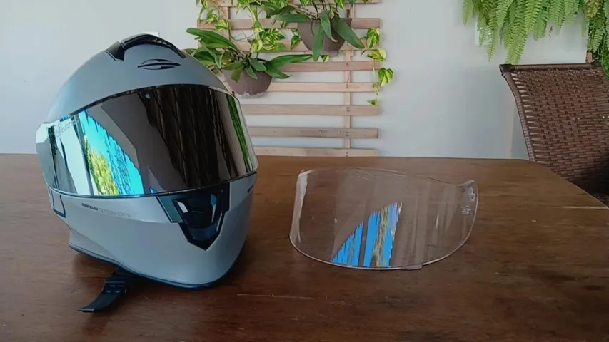 Capacete Mormaii Titanium - Tamanho 61 - 2 Visieras (Uma espelhada e uma cristal original)
