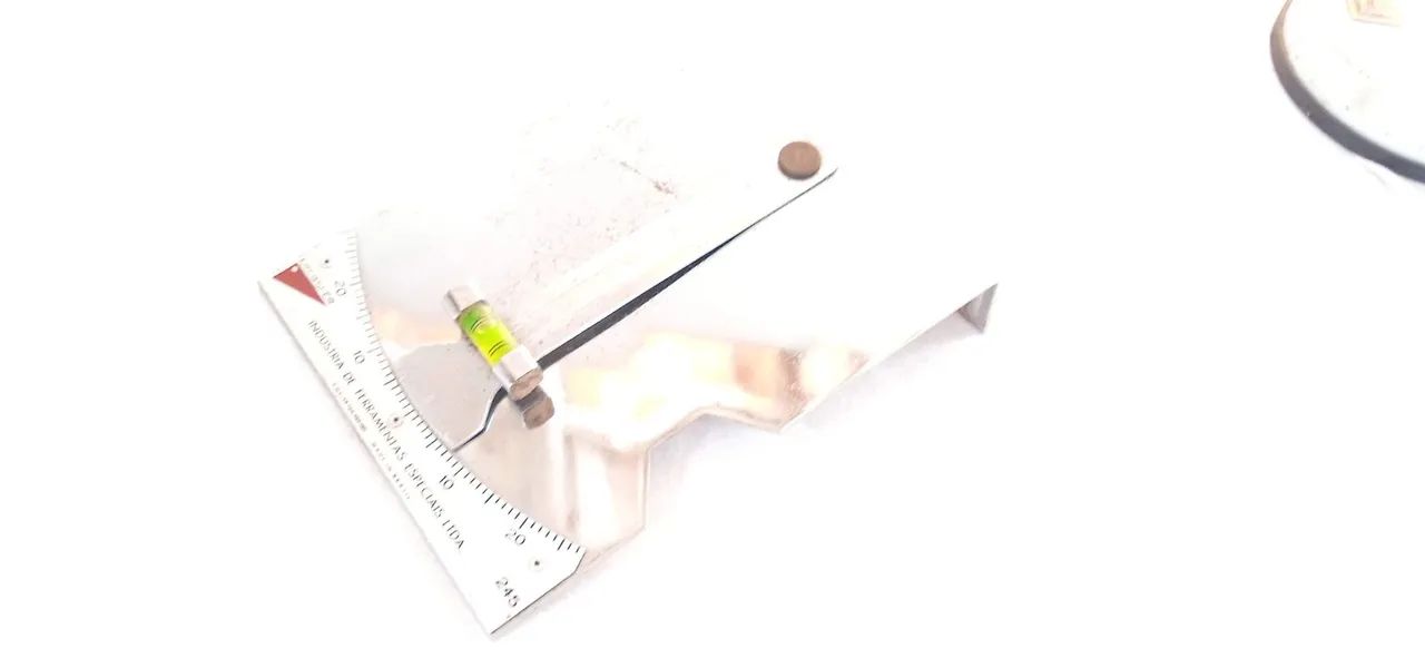 Esquadro de Precisão com Nível - Ferramenta de Construção64220707631491120