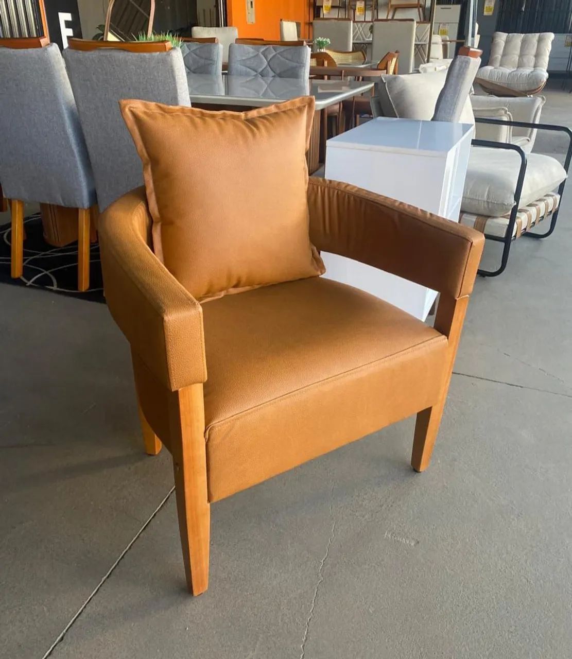 Poltrona courino ou linho  Decorativa Confortável e Elegante - Foto 6