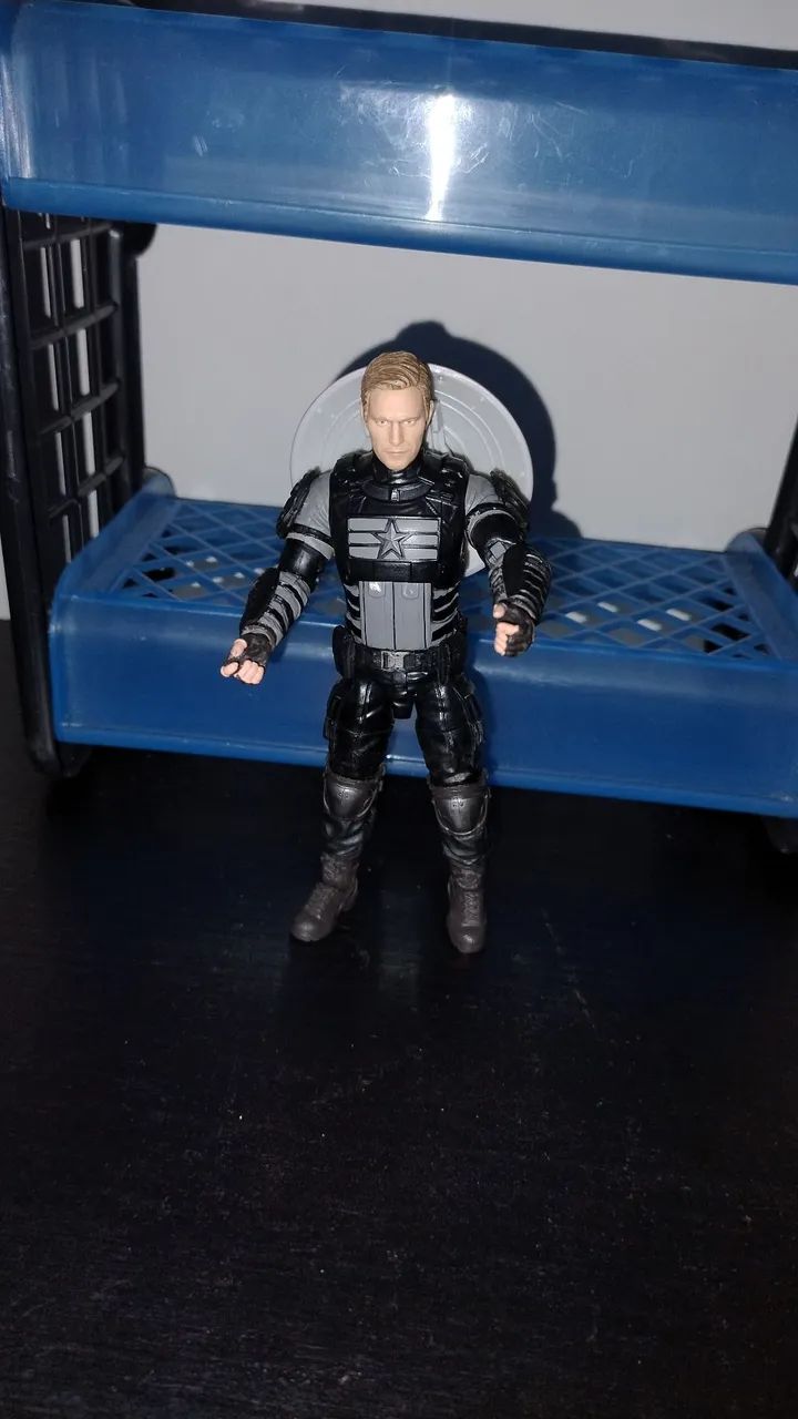 Boneco Capitão América - Série The Falcon and the Winter Soldier