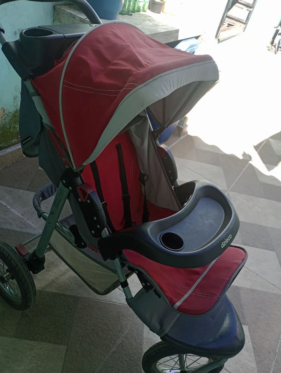  Carrinho de bebê 