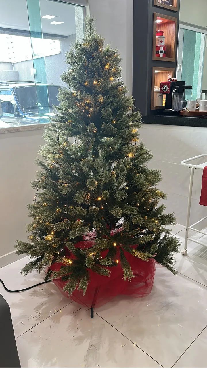 Árvore de Natal com decoração completa - Foto 2