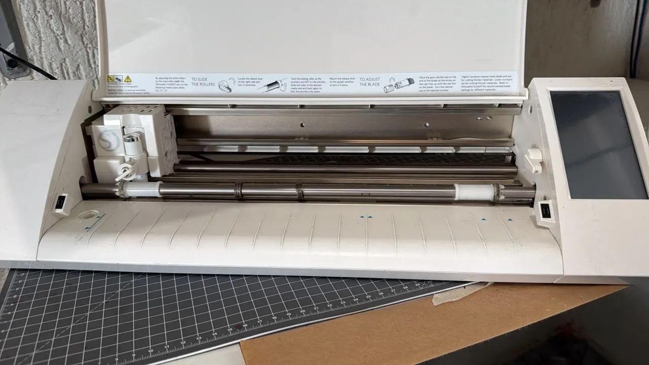 Máquina de corte Silhouette Cameo em perfeito estado