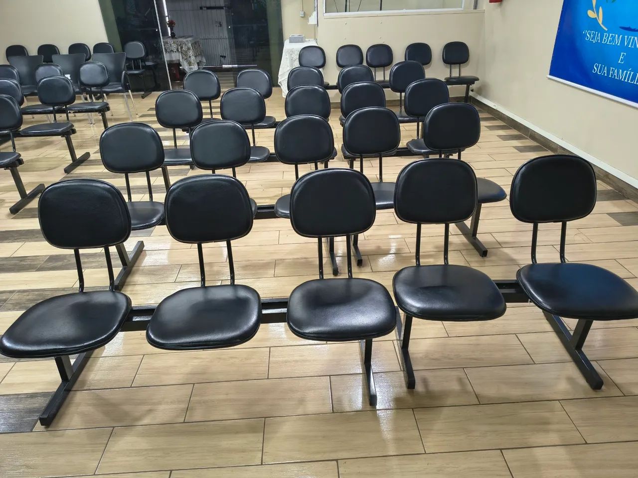 Cadeiras longarinas de 3 e 2 lugares - Foto 3