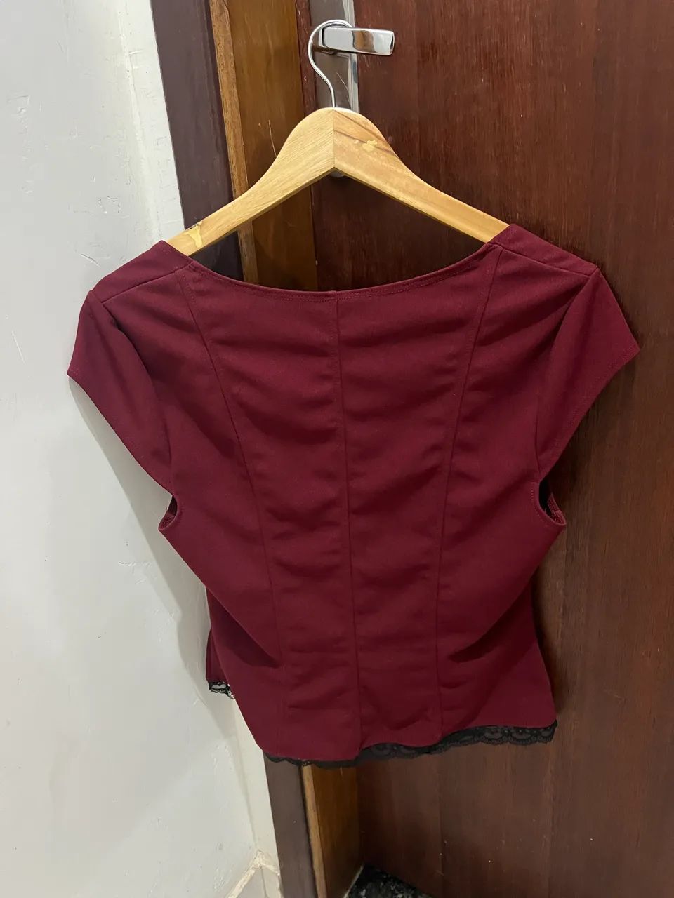 Blusinha vermelha com renda  - Foto 2