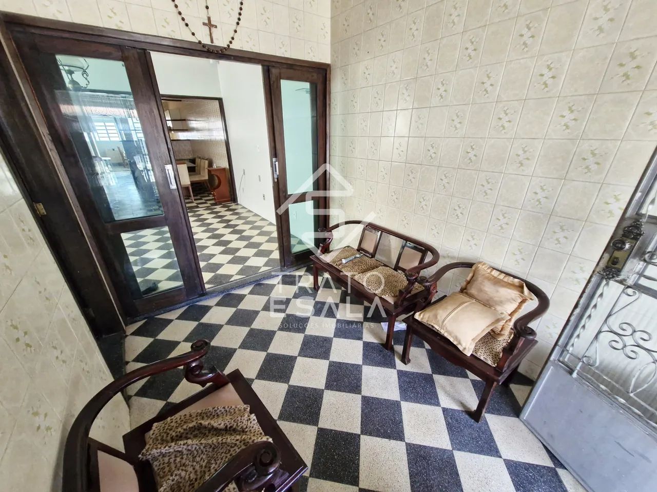 Casa mobiliada, 4 dormitórios, ótima próxima a orla da Pajuçara - Foto 3
