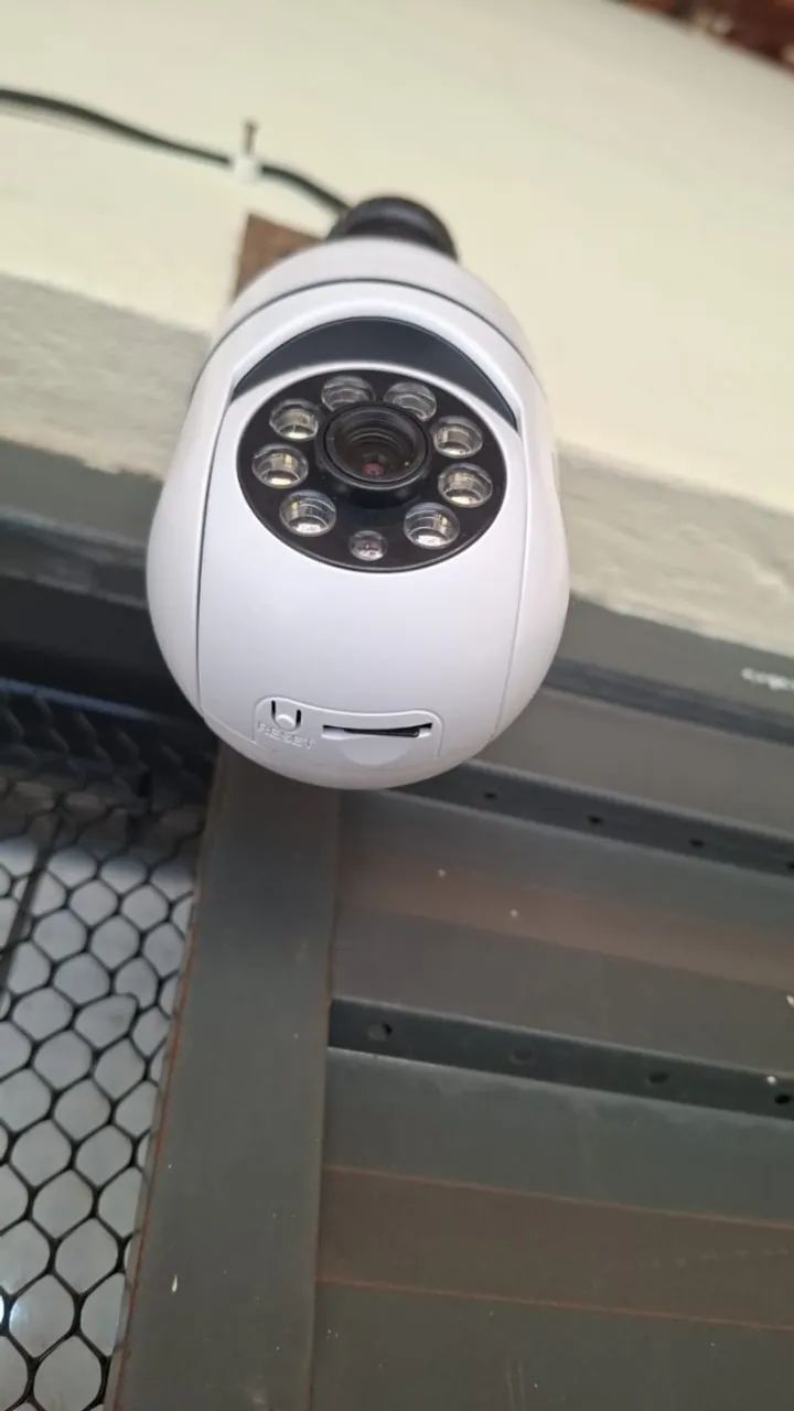 Câmera Wifi estilo lâmpada - Foto 2
