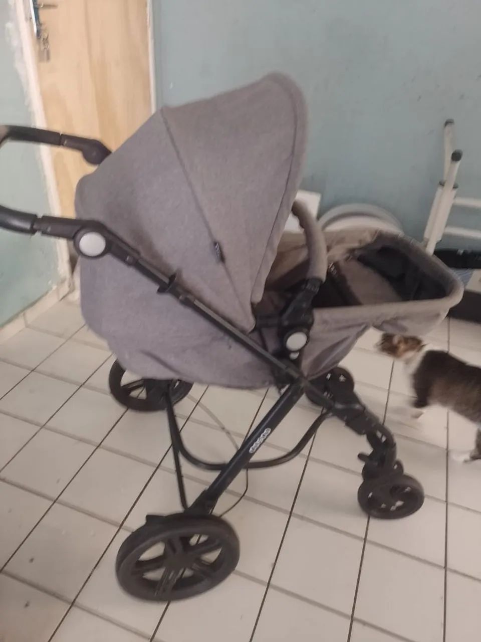 Vendo carrinho de bebê  200 menor preço  - Foto 2