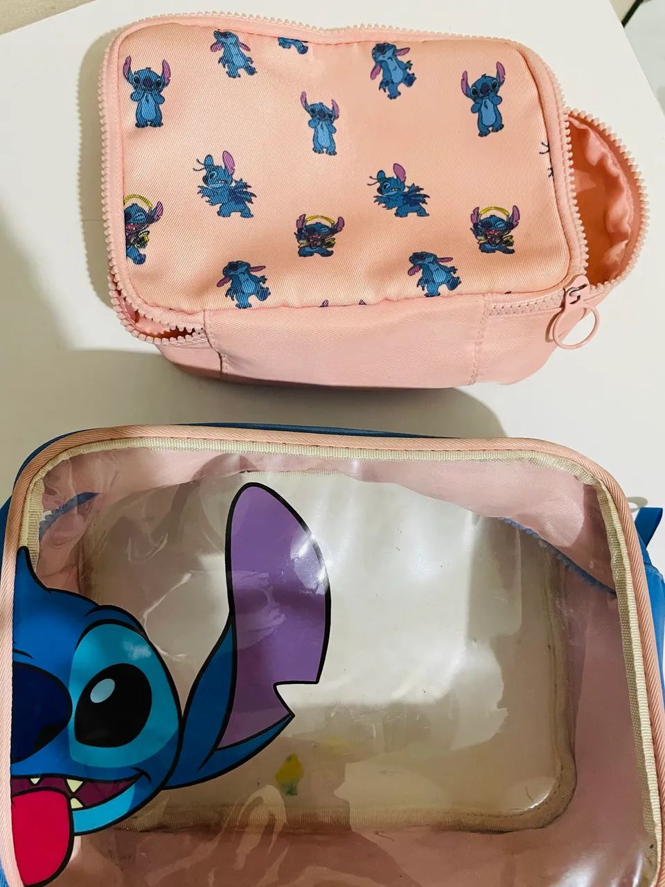 2 estojos Stitch (podem ser usados sobrepostos) 