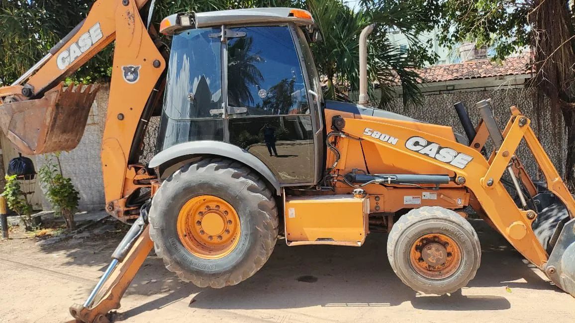 Retroescavadeira 580N 4x4 2015 - Foto 2
