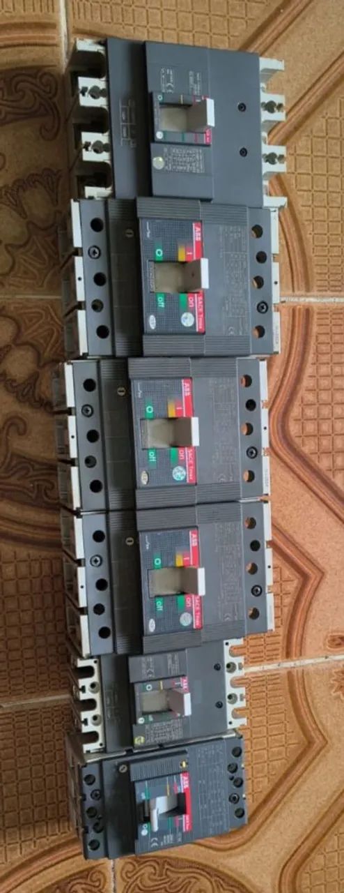 LOTE COM 6 DISJUNTORES ABB 3 UN 3X 250 AMP - 2 UN 3X100 AMP - 1 UN 3X150 AMP 