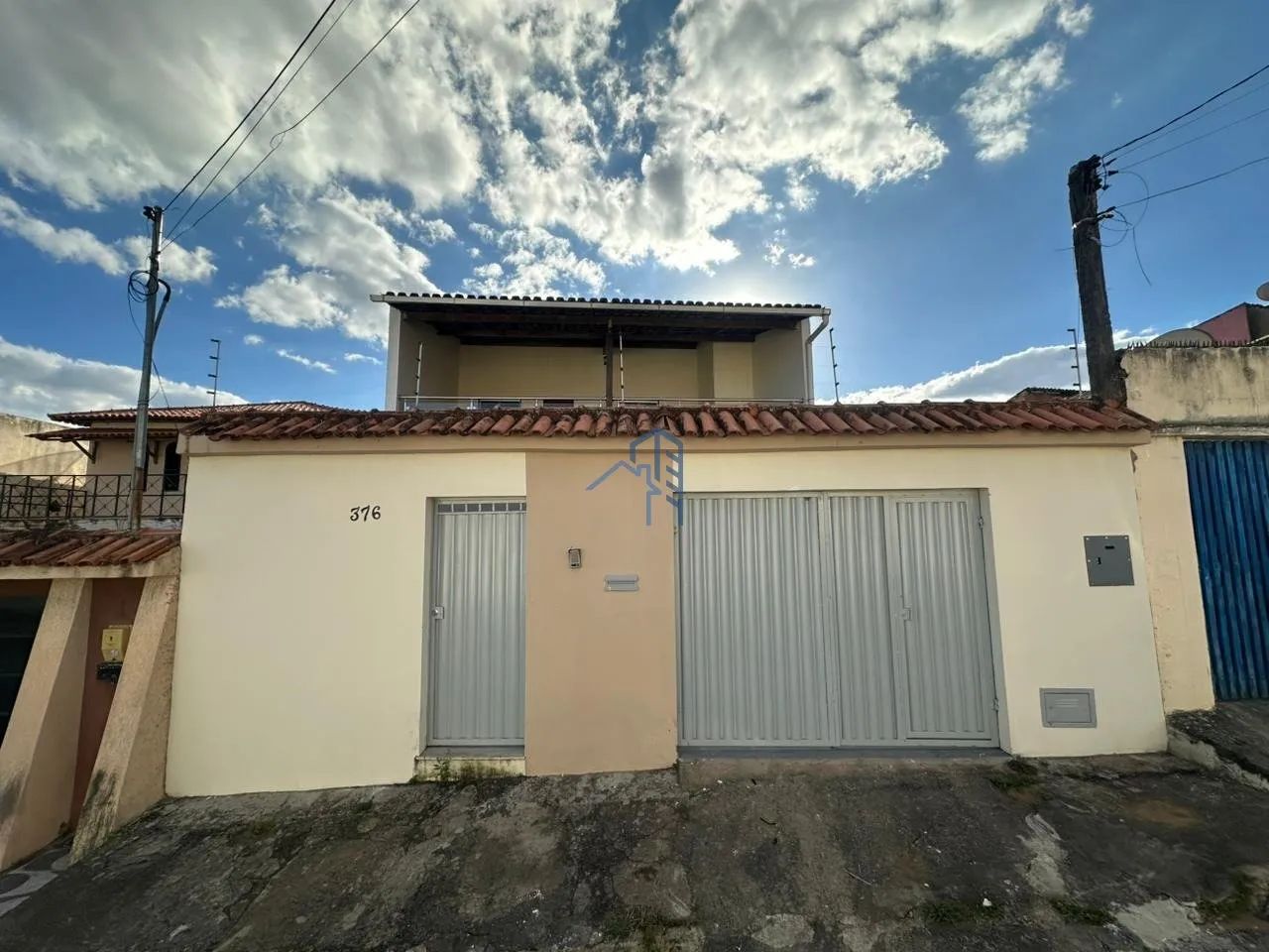 Casa duplex com 5/4 sendo uma suíte
