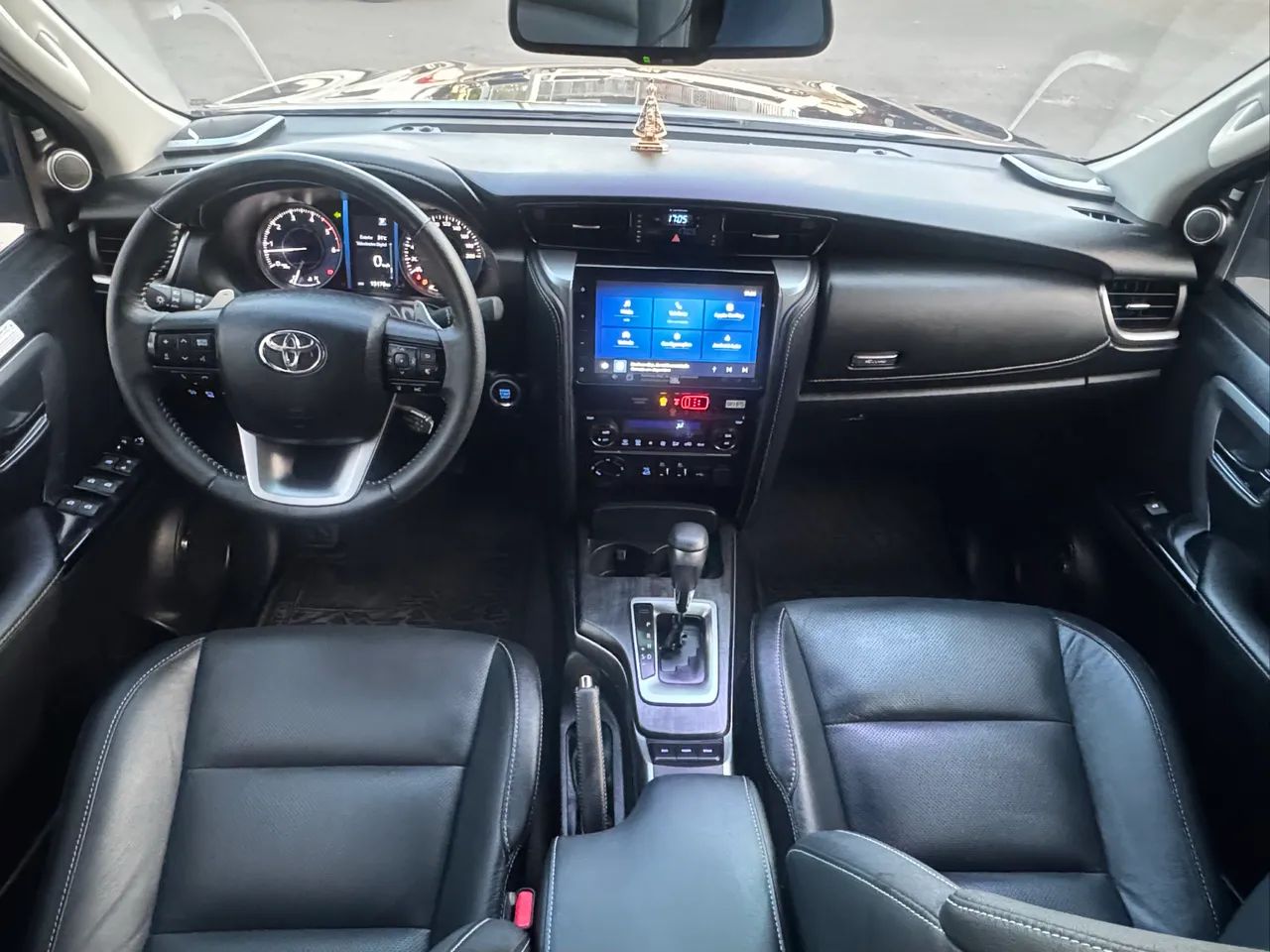 Toyota Hilux SW4 SRX Plat. 4X4 2.8 TB Die. Aut. 2025 - Foto 8