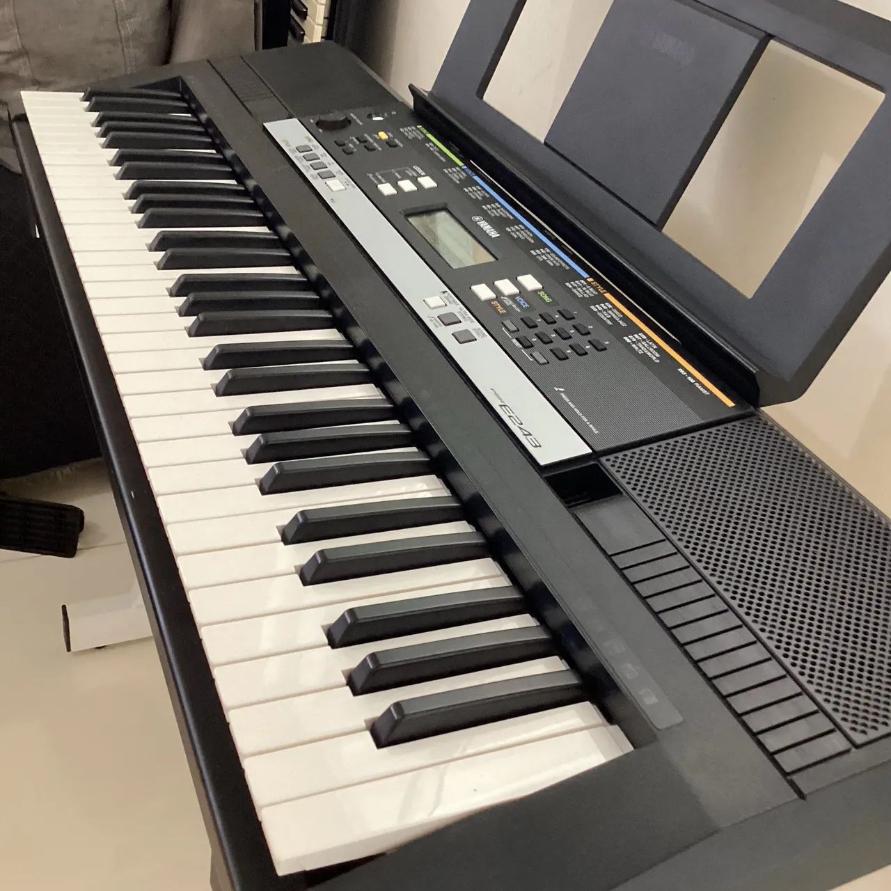 Teclado Yamaha PSR E243  - Foto 4