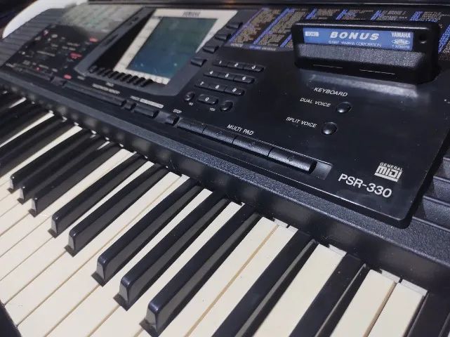 TECLADO YAMAHA PSR-330 FUNCIONANDO PERFEITAMENTE 