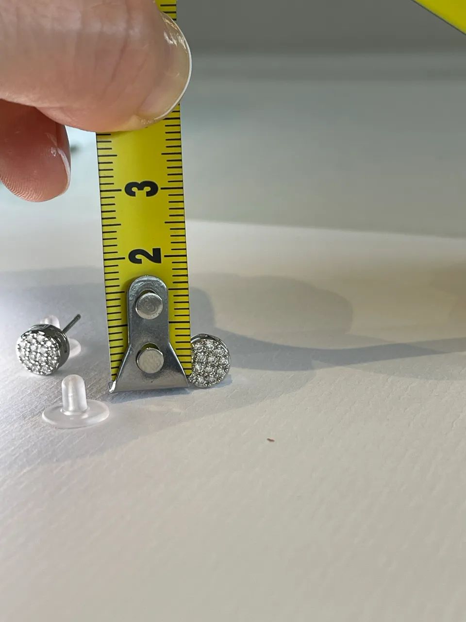 Brinco zirconia em ródio 0,7 cm - Foto 4