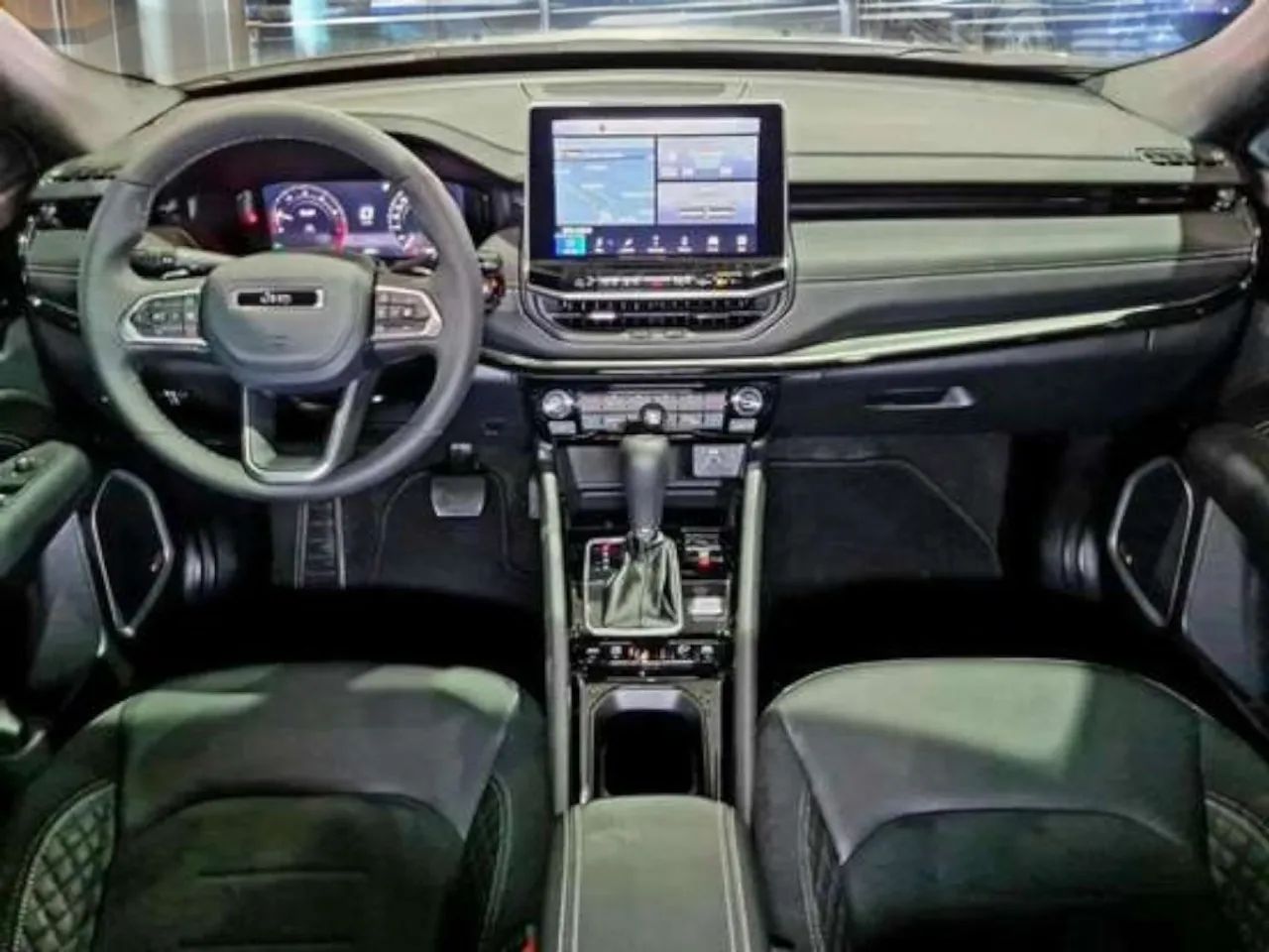Jeep Commander Black Hurricane 2.0 4X4 TB AUT 2027 - Foto 5