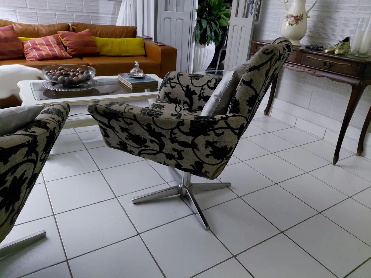 Poltronas com pés em inox legítimo  - Foto 3