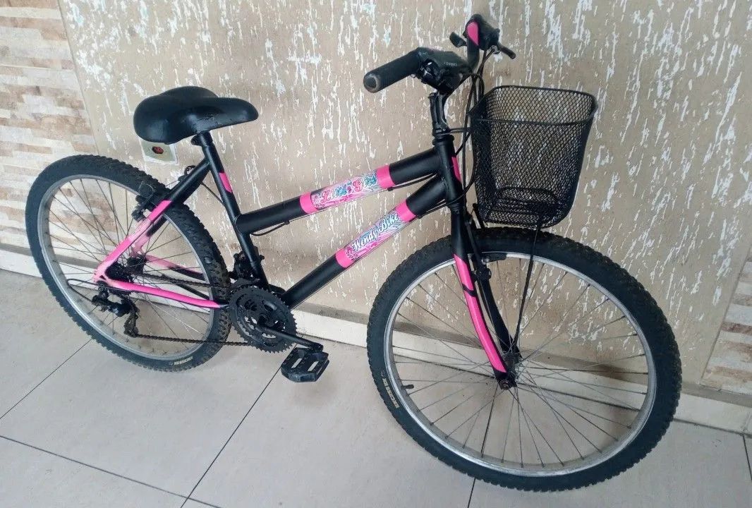Bicicleta aro 26 linda com marchas 