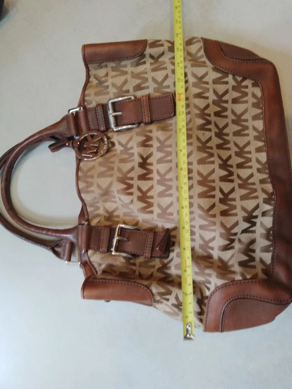 Bolsa original Michael Kors importada de Miami estampa monograma detalhes em couro marrom - Foto 5