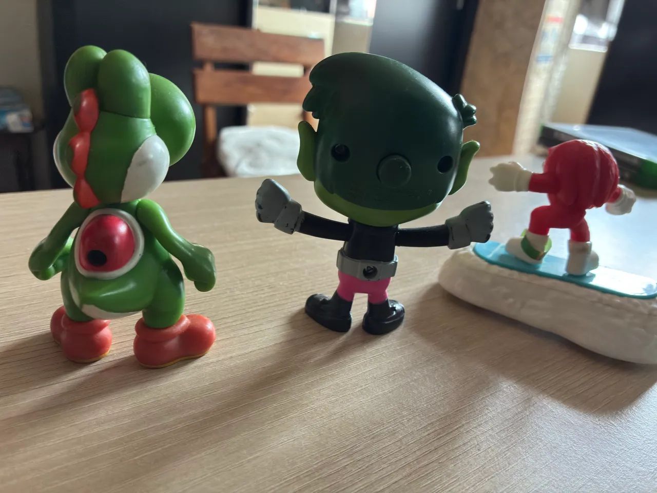 3 brinquedos do McDonalds, Yoshi, Mutano e Knuckles - Foto 5