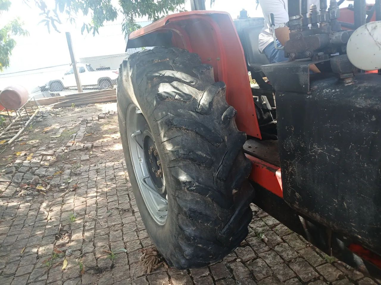 Trator Agrícola MF292 ano 2000 com lâmina frontal - Foto 6