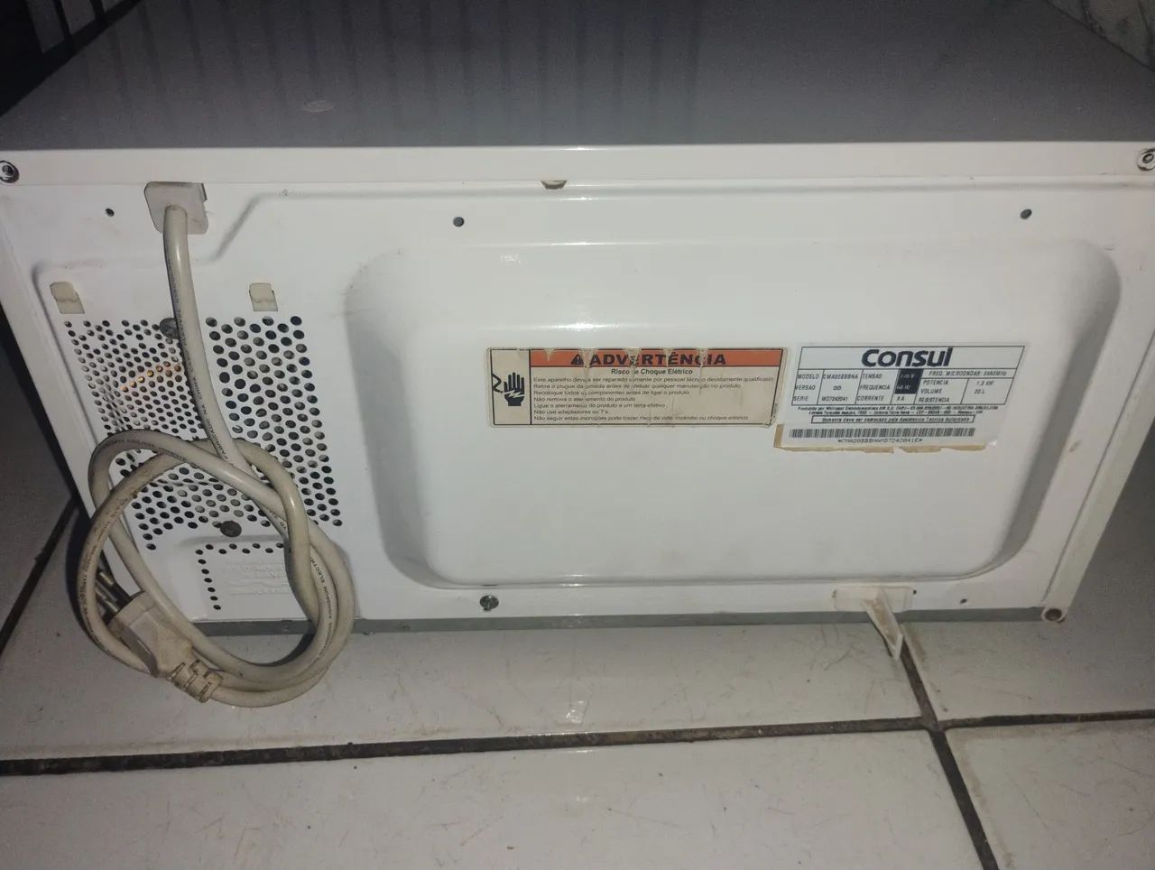 Microondas Cônsul 20L - para retirada de peças  - Foto 4