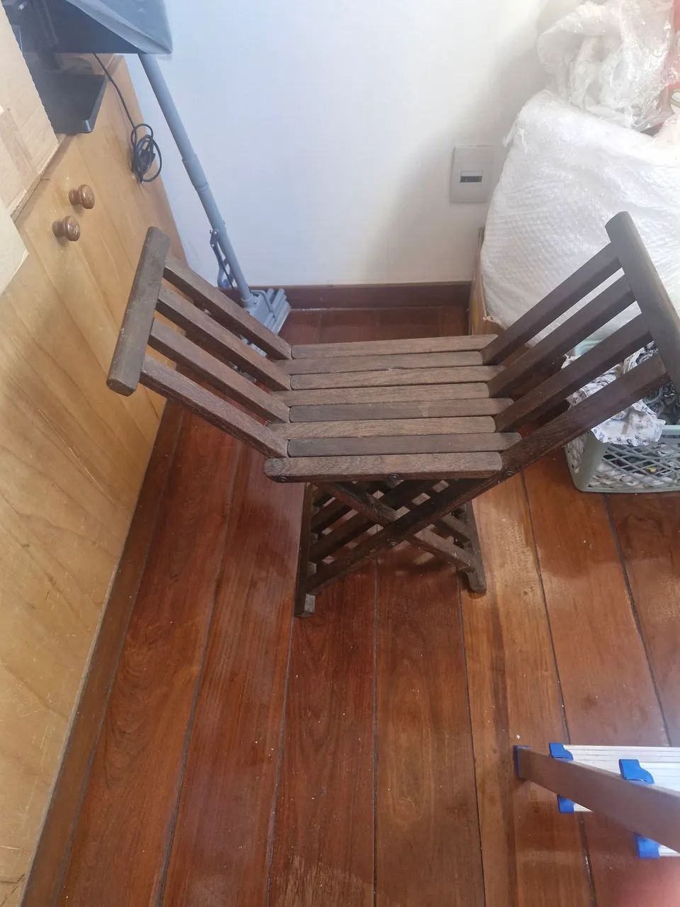 Banqueta de madeira antiga - Foto 2