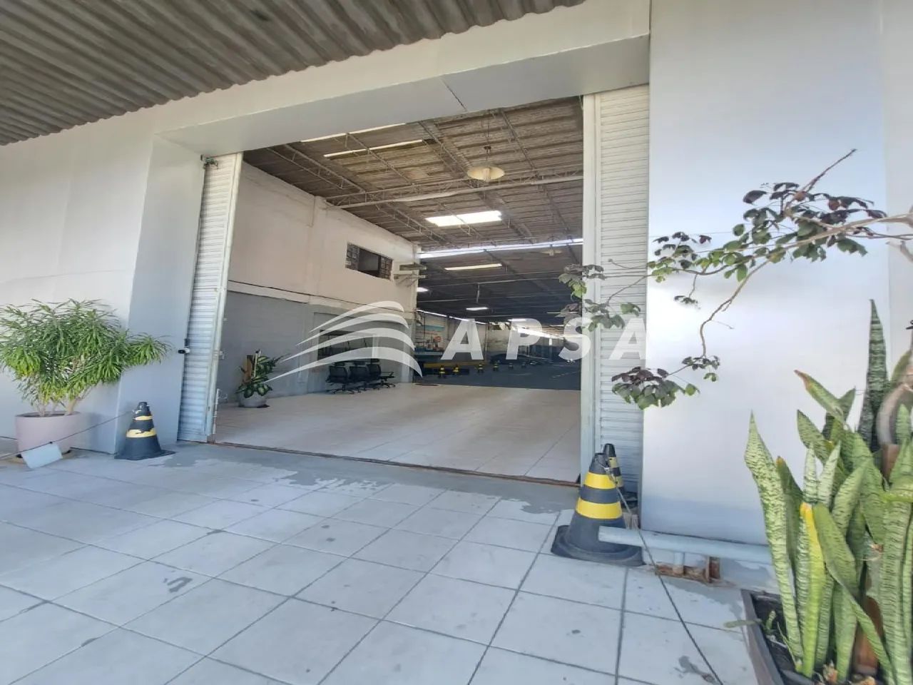 EXCELENTE GALPÃO PRÓXIMO AO MERCADO DA ENCRUZILHADA, 40M2, COM WC. ÓTIMA OPORTUNIDADE PARA