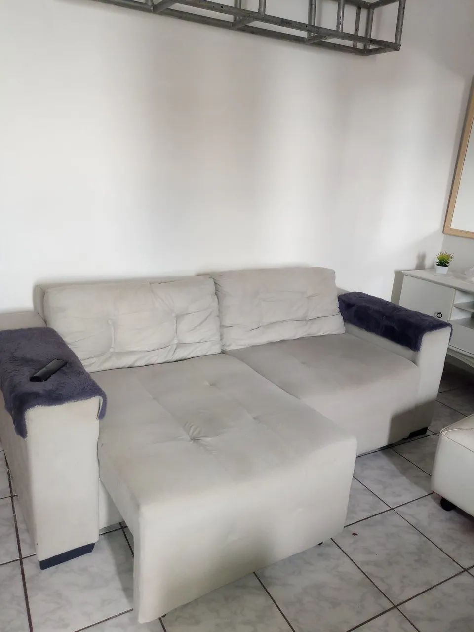 Sofá cama retrátil baixei o valor pra vender logo. - Foto 2