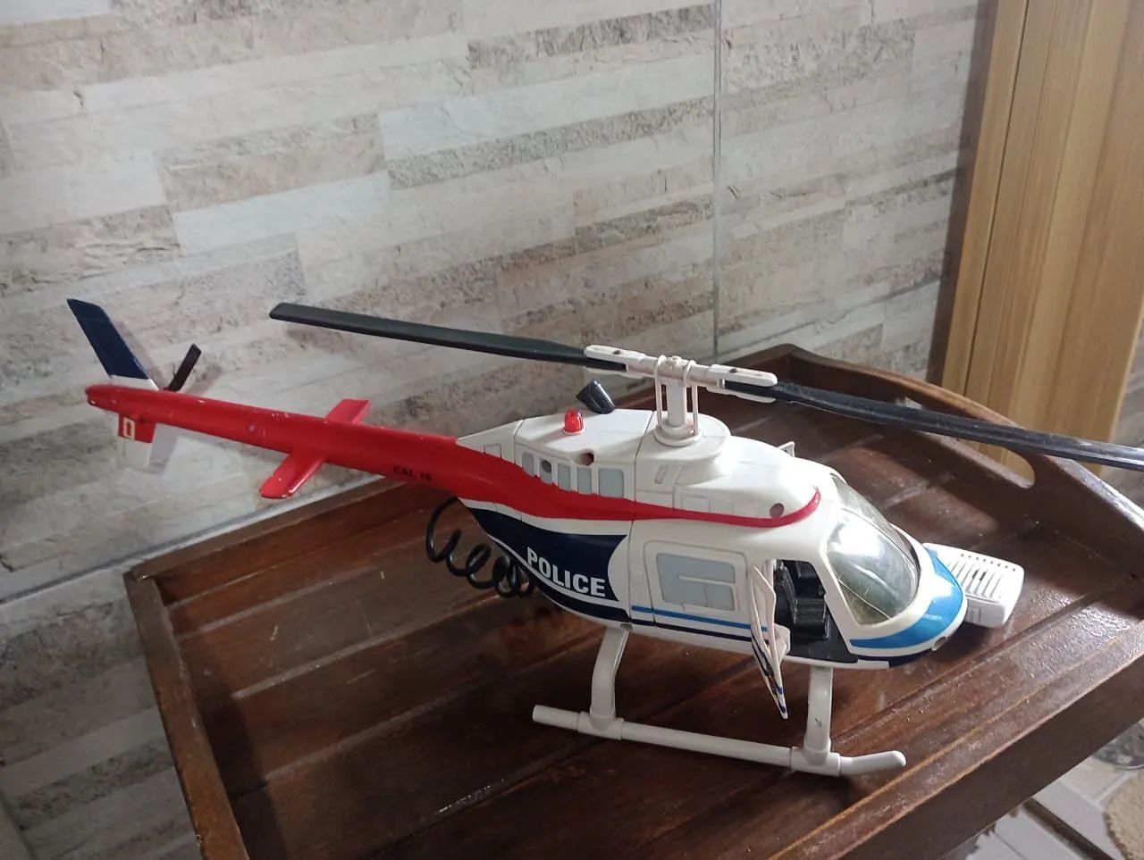 Helicóptero da polícia com sirene e microfone antigo - Foto 4