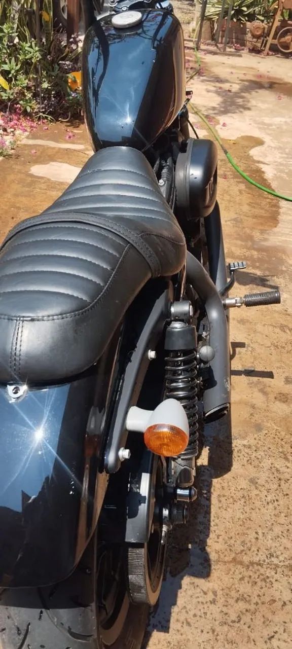 Harley 883 R