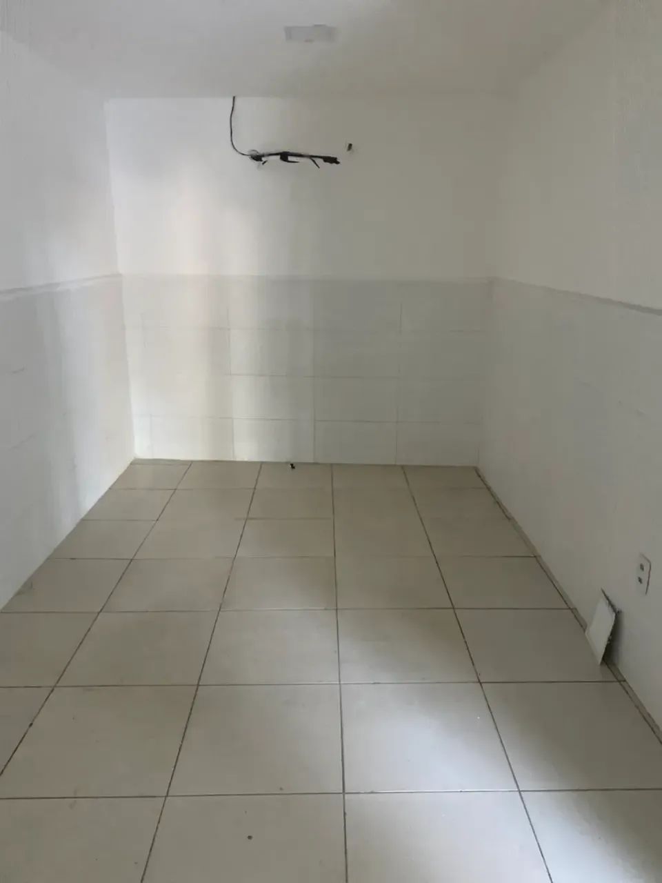 Alugo Salas comerciais no Bairro do Jaraguá. Tratar Com Jackson