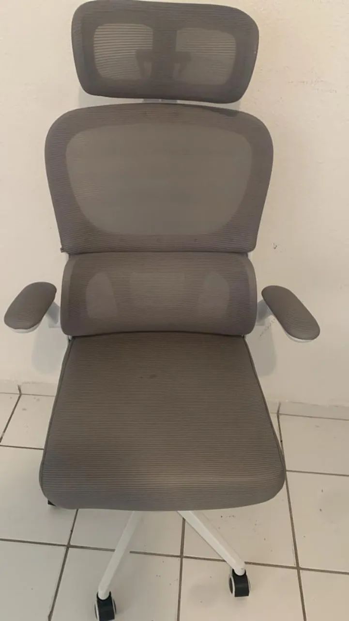 Cadeira ergonomica com encosto de cabeça e tecido anti transpiração 